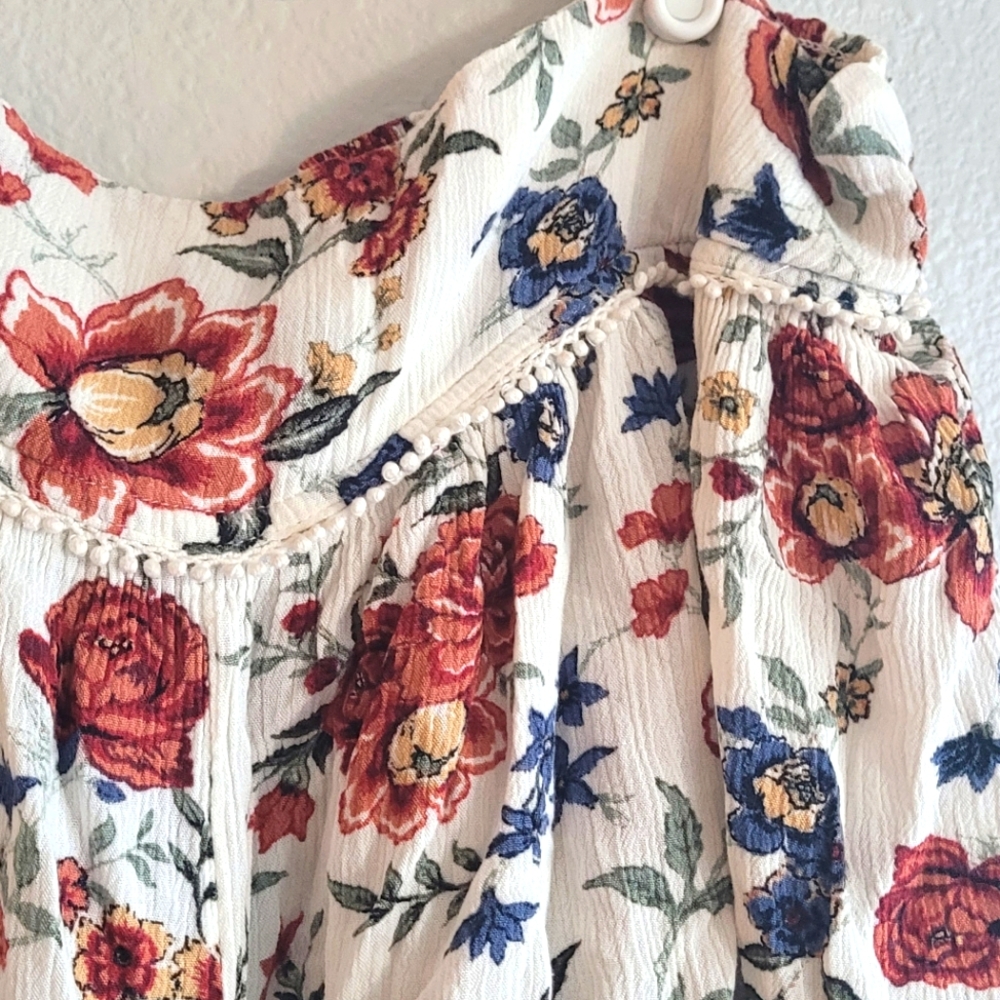 American Eagle Floral Flowy Shorts